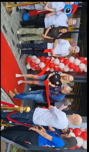 Här klipps bandet