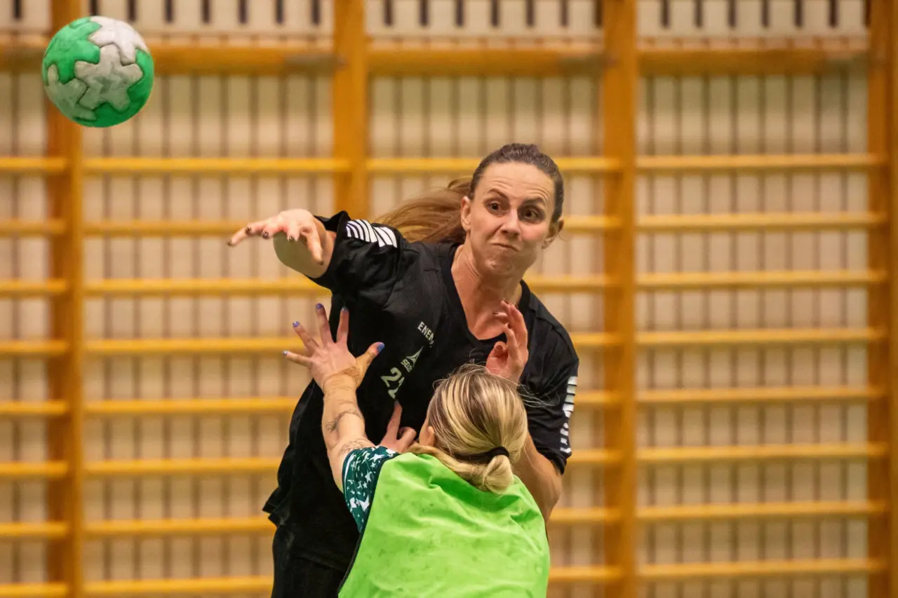 Linnea Säreborn, har vunnit SM-guld, SM-silver och cupsilver med Skara de senaste två åren. Nu förstärker hon Kropps allsvenska lag.
