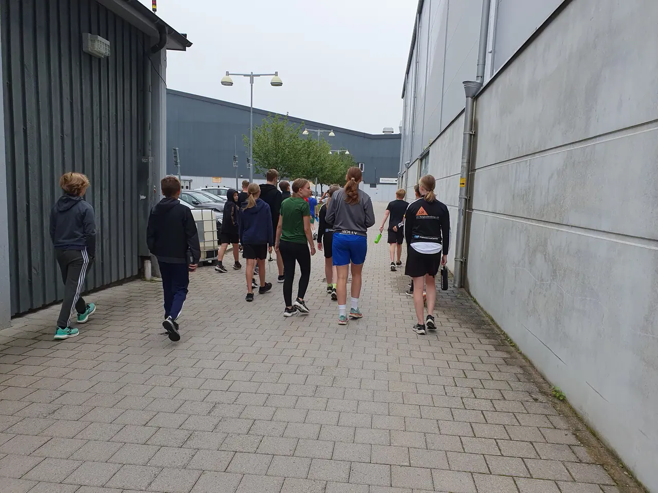 På väg till lägrets första fyspas.