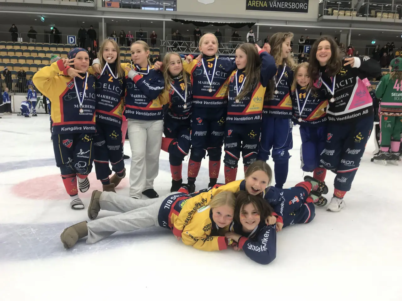 Efter fyra segrar och en oavgjord match, som till slut fick avgöras på strafftävling, så kom tjejerna i Surte/Kareby F12 hem med en bronspeng.