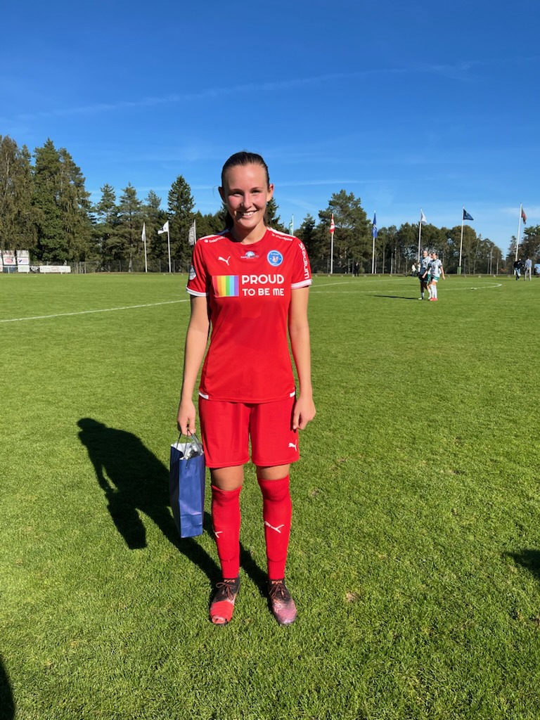 Evelina Persson får priset som bästa spelare