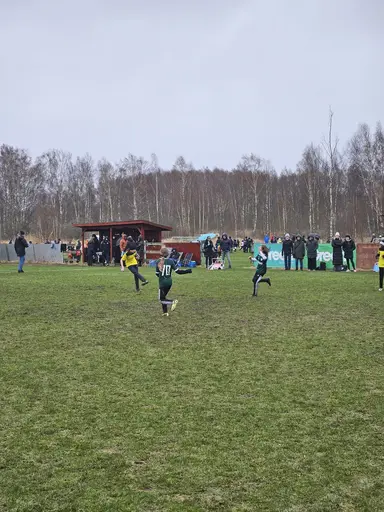Regn och rusk, men fotbollen värmde