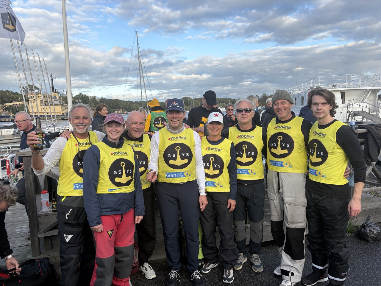 Hattifnattarna med Andreas Rosenlew som teamskipper vann KM i teamrace.