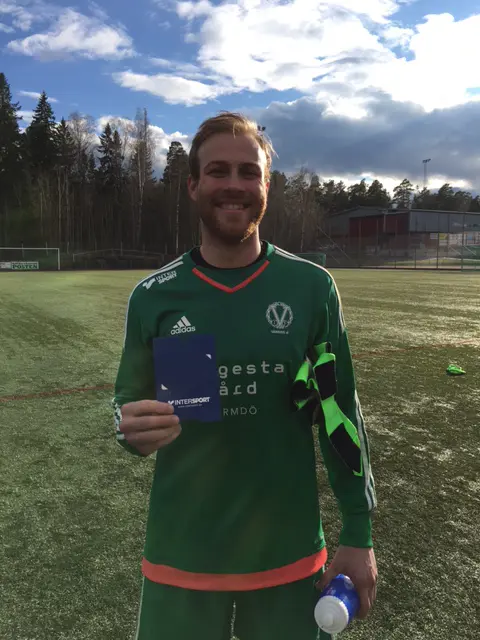 Simon Nyström, matchen lirare! Fick pris av Intersport Mölnvik