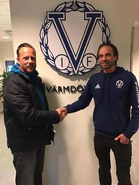 Nye huvudtränaren Patrik Esperstrand till vänster på bild med sportchef Johan Rönnkvist.