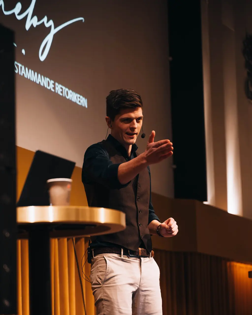 Filip Reineby (kopia av bild från Bokaderos hemsida, se länk)