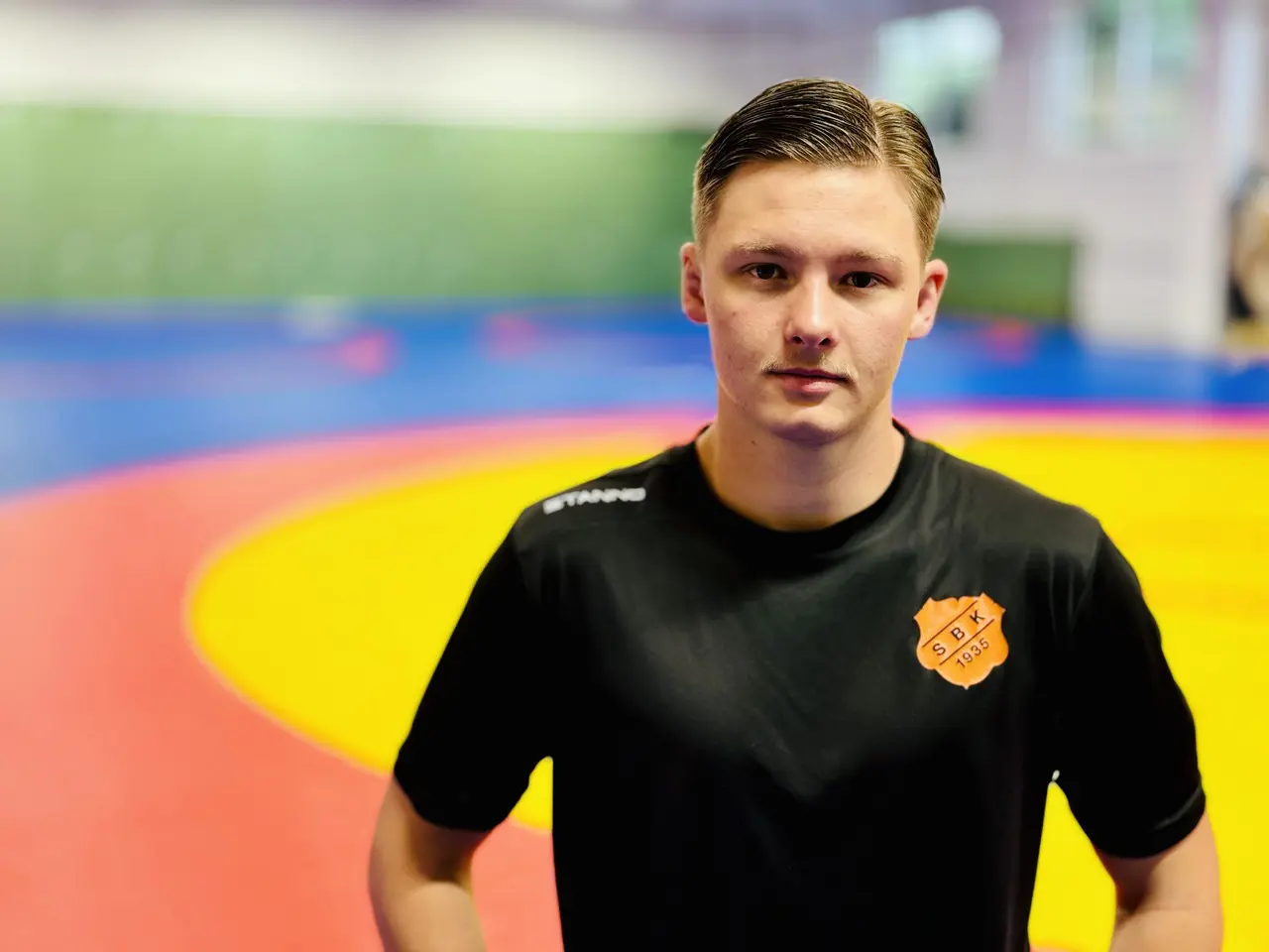 Vi ställde några frågor till Matheuz, som berättar hur han kombinerar sitt tränaruppdrag samtidigt som Matheuz själv är aktiv, hur han ser på brottningen i stort och vad han har för målsättningar.