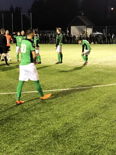 2-2 (1-1) i en spelintensiv match som borde resulterat i en grön trea..