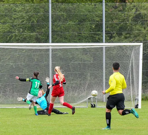 En spännande tillställning där alla tre poängen stannade hemma på Husiegård.. (foto Mats Borg)