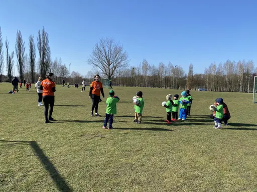 Stort tack till vårt damlag som stöttat upp som ledare i starten med fotbollsskolan!