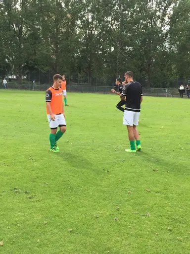 Husie tog en poäng borta mot Liria i en tät match med fördel Husie trots tio man..2-2 (0-2).