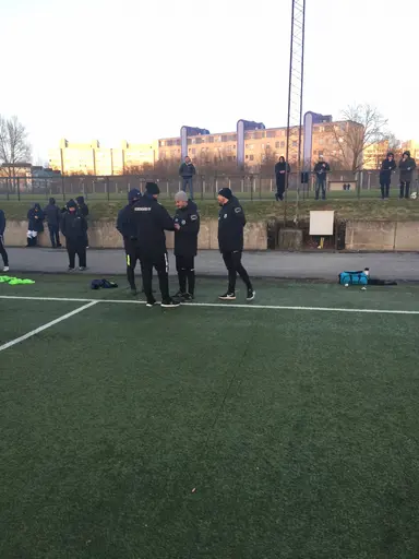 Ett ungt Husie tog ledningen två gånger i matchen mot Rosengårds FF, en av favoriterna i femman i år..