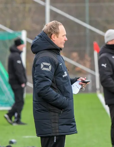 "En fotbollsmatch är 90 minuter. Det är två halvlekar om vardera 45 - plus tillägg.."