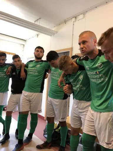 Underläge 0-2 blev till en poäng för Husie i toppstriden...