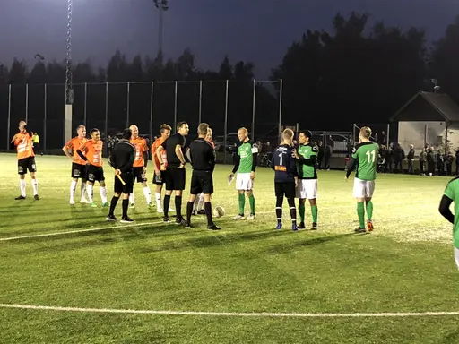 2-2 (1-1) i en spelintensiv match som borde resulterat i en grön trea..