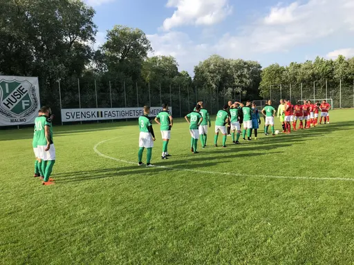 Grymt skönt med en seger innan uppehållet för Husies gröna kämpar. Vinst med 5-3 (5-0)..