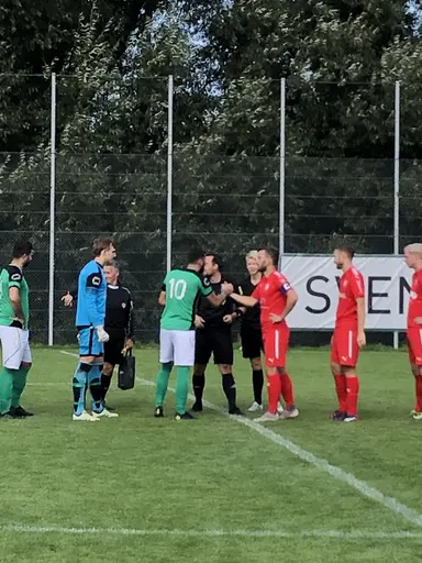 Sammanfattningsvis och ur ett Husie-perspektiv så kan man bara undra vad tusan som hände idag???? 1-4 (1-2) på hemmaplan mot tabellsjuan är givetvis under all kritik...