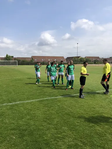 Underläge 0-2 blev till en poäng för Husie i toppstriden...