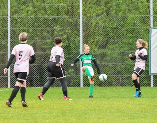 fokuserat och roligt på plan [foto Mats Borg]