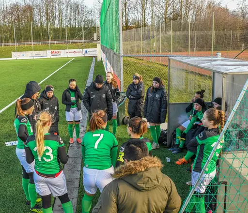 Fantastiskt fotbollsväder och en solid insats av de gröna - foto Mats Borg