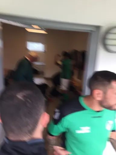 Husie tog en poäng borta mot Liria i en tät match med fördel Husie trots tio man..2-2 (0-2).