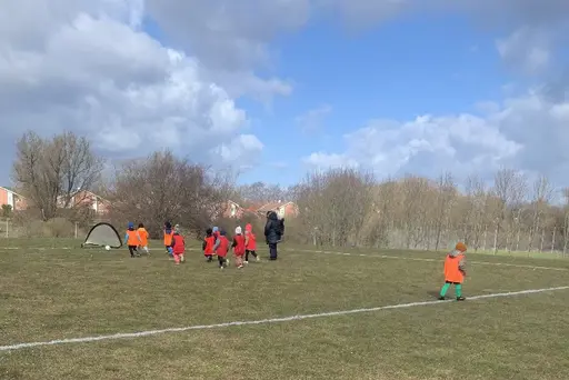 Fina supporter halsdukar finns att köpa på kansliet!