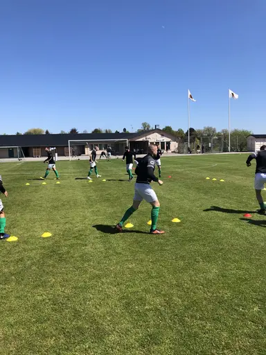 Med 10 man i en halvlek lyckades Husie trots stort spelövertag inte rubba Baras 1-0 ledning idag...