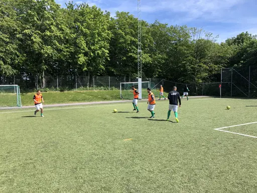 Med 10 tappra man såg det länge ut som att Husie skulle plocka med sig minst ett poäng från Lund i dagens match mot Linero som slutar 3-2 (1-1) till hemmalaget..