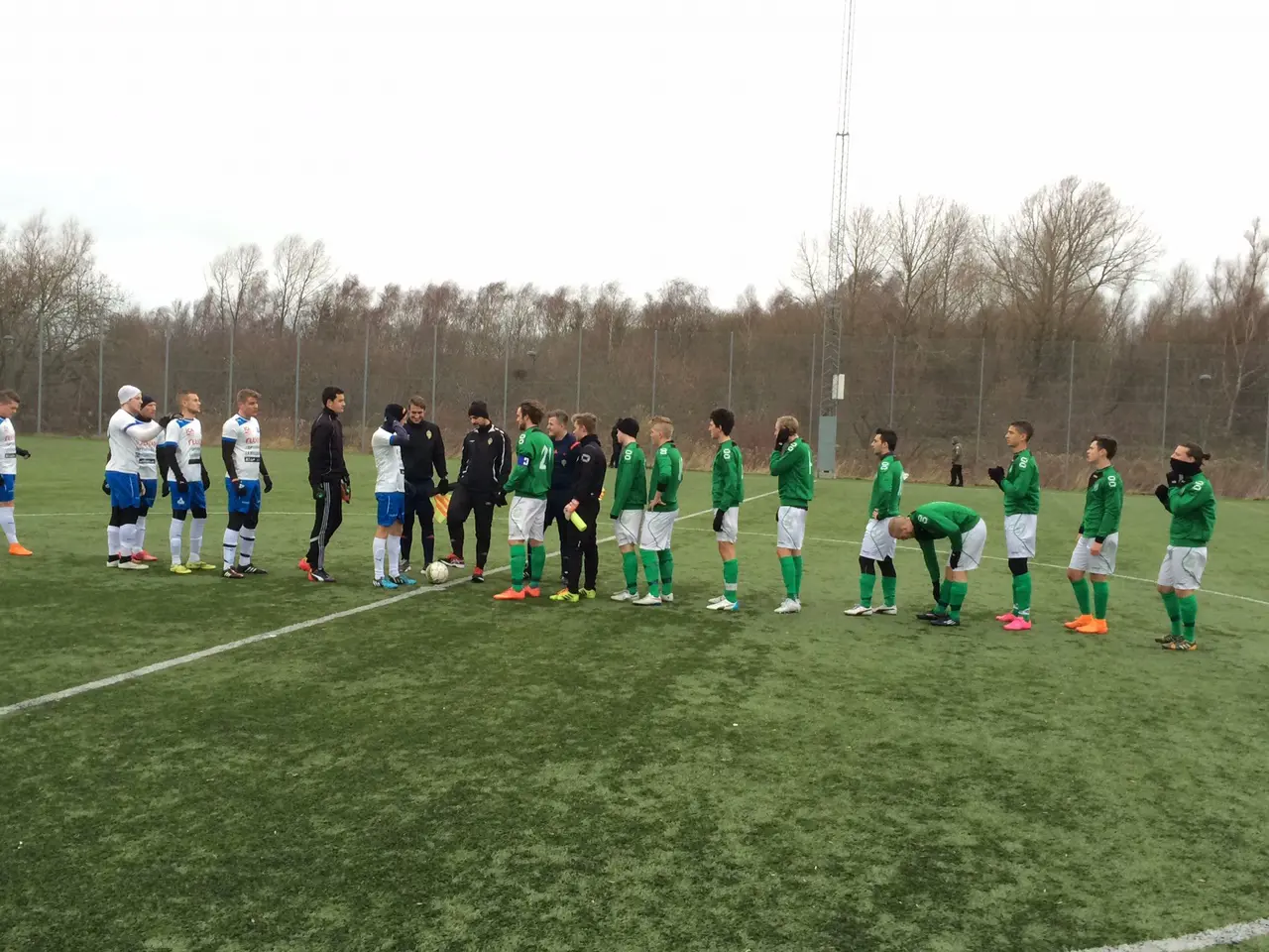 Träningsmatch mot Anderslöv på ett blåsigt Bäcka..