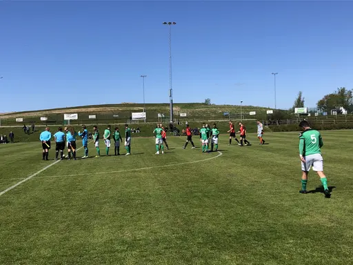 Med 10 man i en halvlek lyckades Husie trots stort spelövertag inte rubba Baras 1-0 ledning idag...