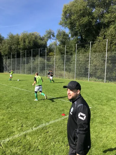 Idag gällde det...på den ena bilden syns en av dagens giganter, nr.14, Simon Keredzin som gjorde det förlösande 1-0 målet..målet som vände matchen till vår fördel offensivt !