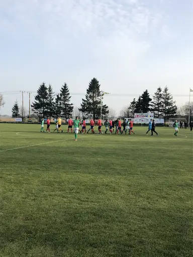 För tillfället är det väldigt svårt att stoppa Husie IF i DM-slutspelet..Hela 0-5 (0-1)slutar matchen mot div.4 laget Lunnarp..