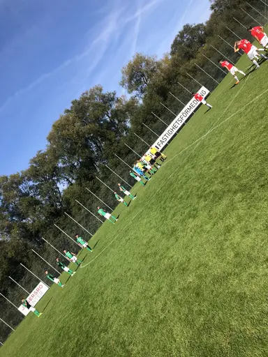 Idag gällde det...på den ena bilden syns en av dagens giganter, nr.14, Simon Keredzin som gjorde det förlösande 1-0 målet..målet som vände matchen till vår fördel offensivt !