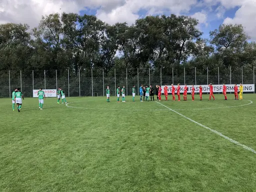 Sammanfattningsvis och ur ett Husie-perspektiv så kan man bara undra vad tusan som hände idag???? 1-4 (1-2) på hemmaplan mot tabellsjuan är givetvis under all kritik...