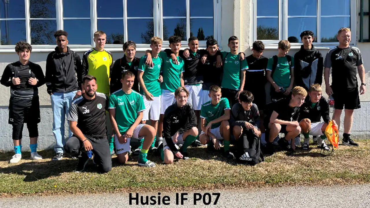 Samling på Husiegård IP för P07. Som idag ska iväg till Ystad på cup. LYCKA TILL!!!