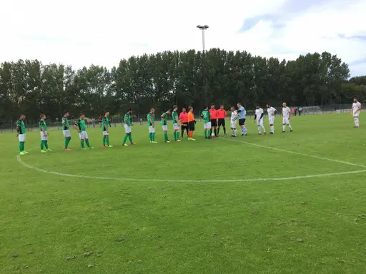 Husie tog en poäng borta mot Liria i en tät match med fördel Husie trots tio man..2-2 (0-2).