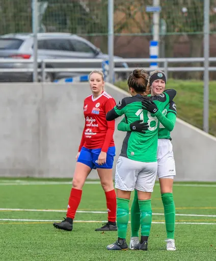 Fantastiskt fotbollsväder och en solid insats av de gröna - foto Mats Borg
