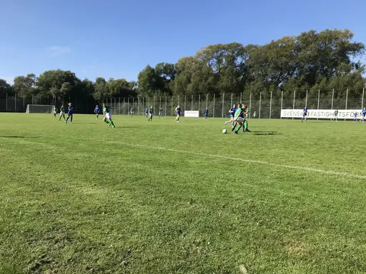 Derbyt bjöd på fint sensommarväder samt en stor publik.. (foto okänd)