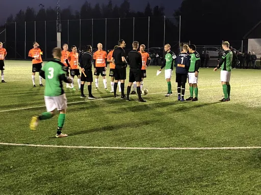 2-2 (1-1) i en spelintensiv match som borde resulterat i en grön trea..