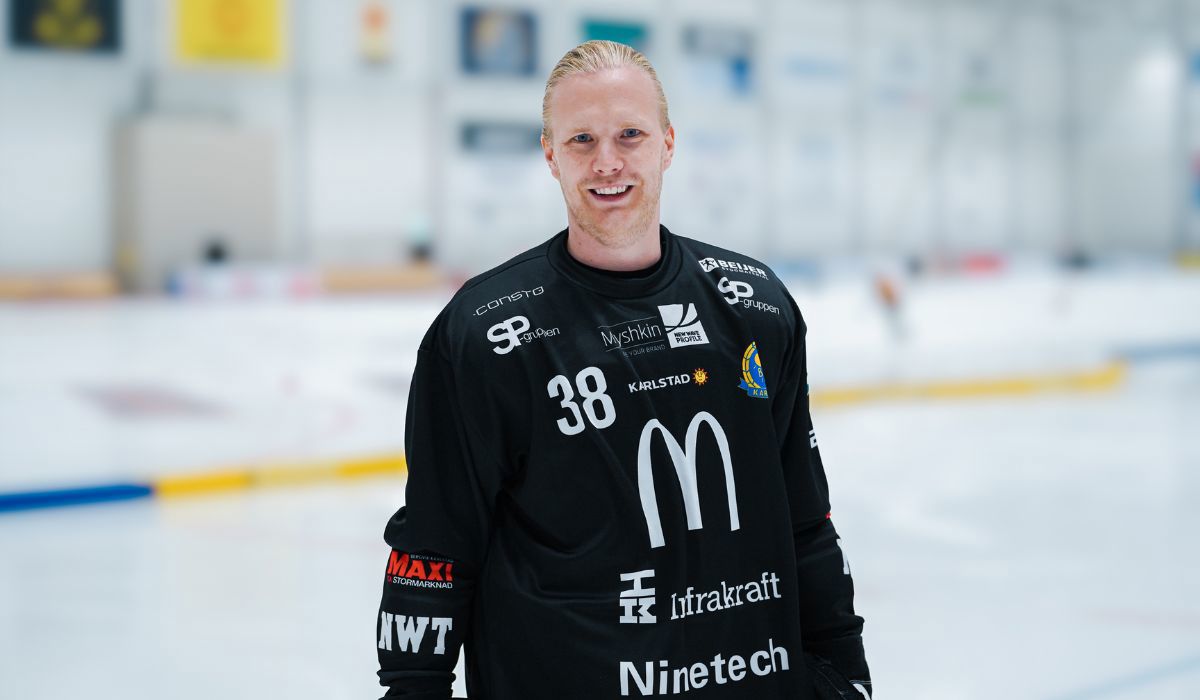 Målvaktsfantomen Johannes Gustavsson blir kvar i Boltic.
