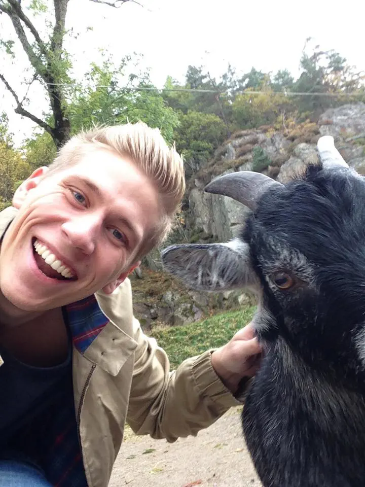 Bebben är han till höger på bilden!