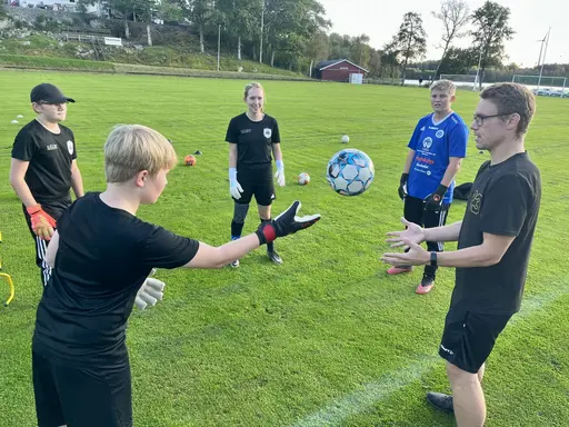 Målvaktsträning med fyra ungdomar i Svarteborg