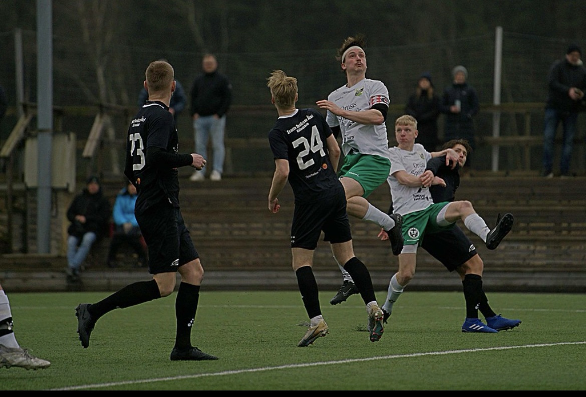 Många nickdueller i matchen.
