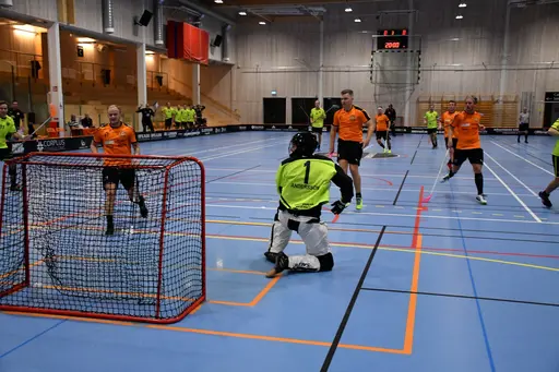 Seger med 9-8 och säsongens första trepoängare!