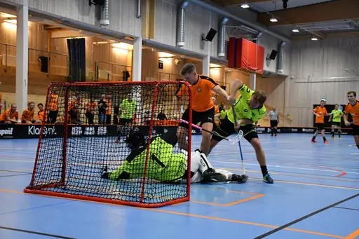 Seger med 9-8 och säsongens första trepoängare!