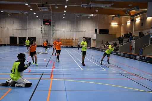 Seger med 9-8 och säsongens första trepoängare!