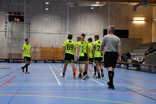 Seger med 9-8 och säsongens första trepoängare!