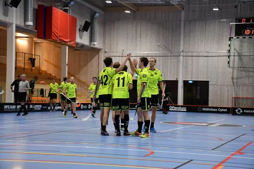 Seger med 9-8 och säsongens första trepoängare!