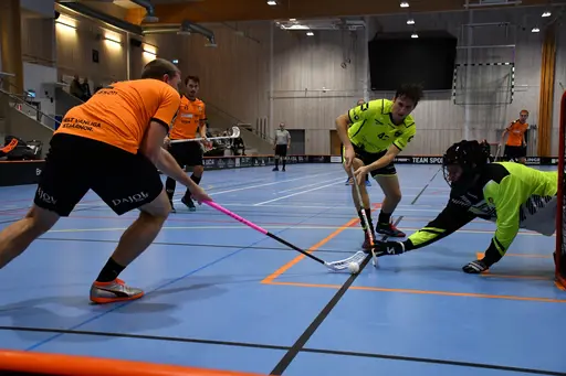 Seger med 9-8 och säsongens första trepoängare!