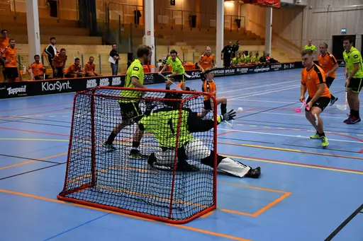 Seger med 9-8 och säsongens första trepoängare!